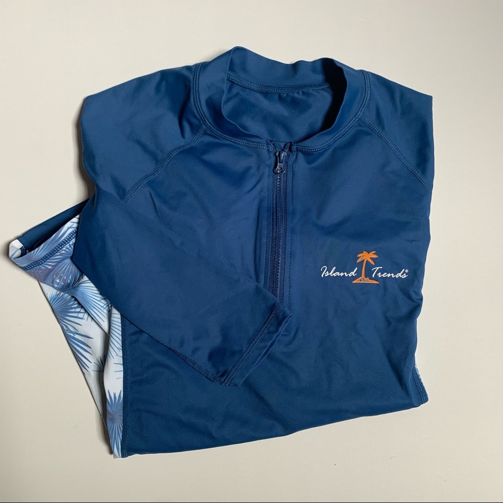 Like New! Half Zip Rash Guard